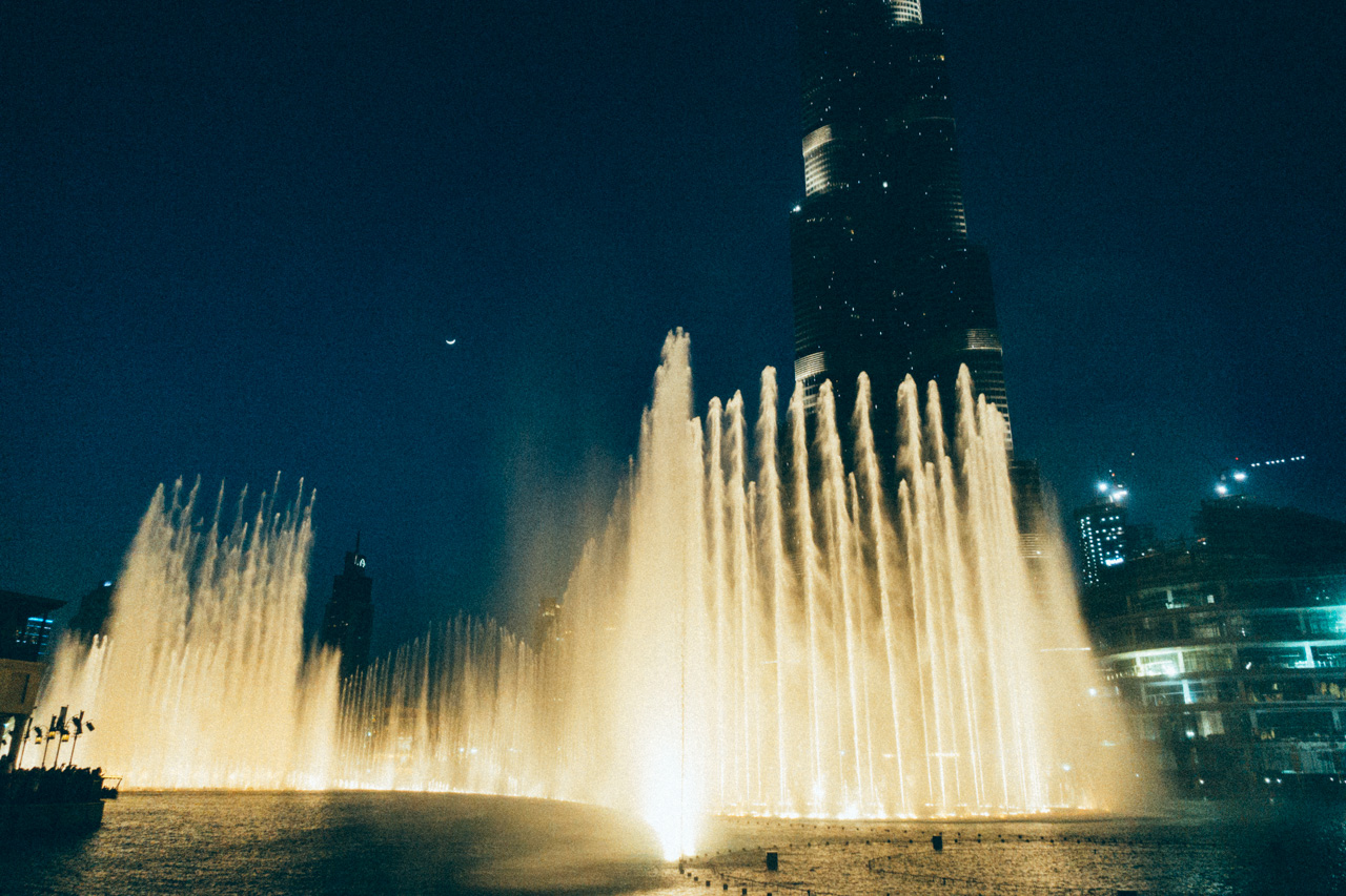 Dubai（ドバイ）：ドバイファウンテン 〜世界一高い噴水ショー - 世界23周の旅｜WORLD ODYSSEY: 23 Laps Rond The  World